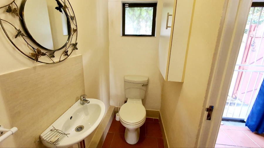 To Let 1 Bedroom Property for Rent in Heldervue Western Cape